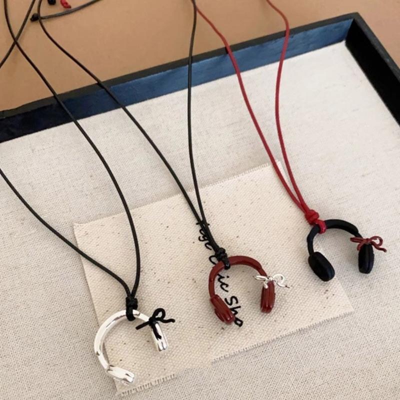 Elegant Headphone Pendant Necklace For Women Stylish Layering Jewelry Gift Trendy Minimalist Neck Chain Accessory