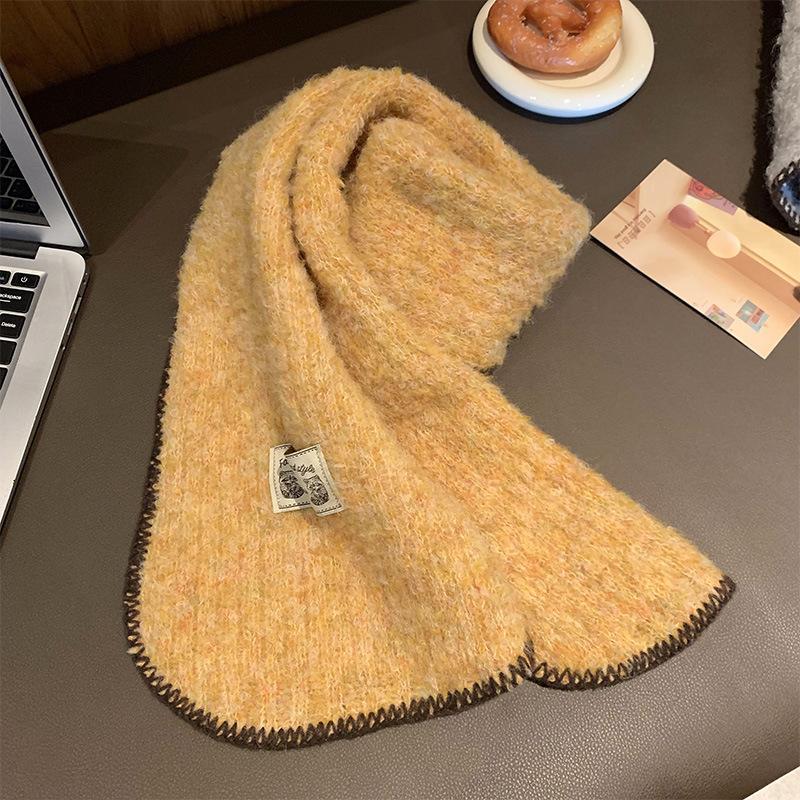 Korean version of the atmosphere versatile small scarf women's new autumn and winter warm soft waxy scarf neck protection versatile green