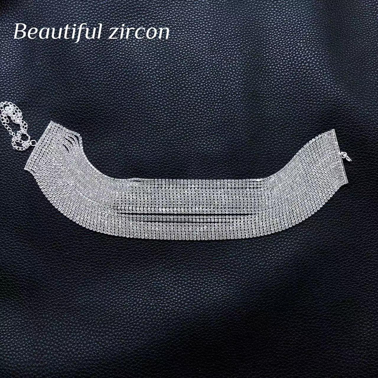 

Многослойное колье-чокер в европейском стиле с инкрустированными бриллиантами - Модный ретро минималистичный дизайн для женщин серебряный