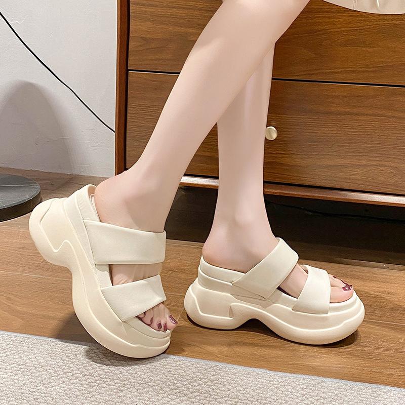 One-word slippers women wear half a mop in summer 2025 new platform muffin and versatile casual fashion sandals trend
