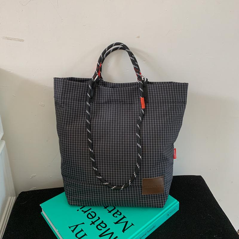 

Korean large-capacity handbag women s 2025 autumn new shoulder cloth bag slack commuter underarm tote bag чёрный