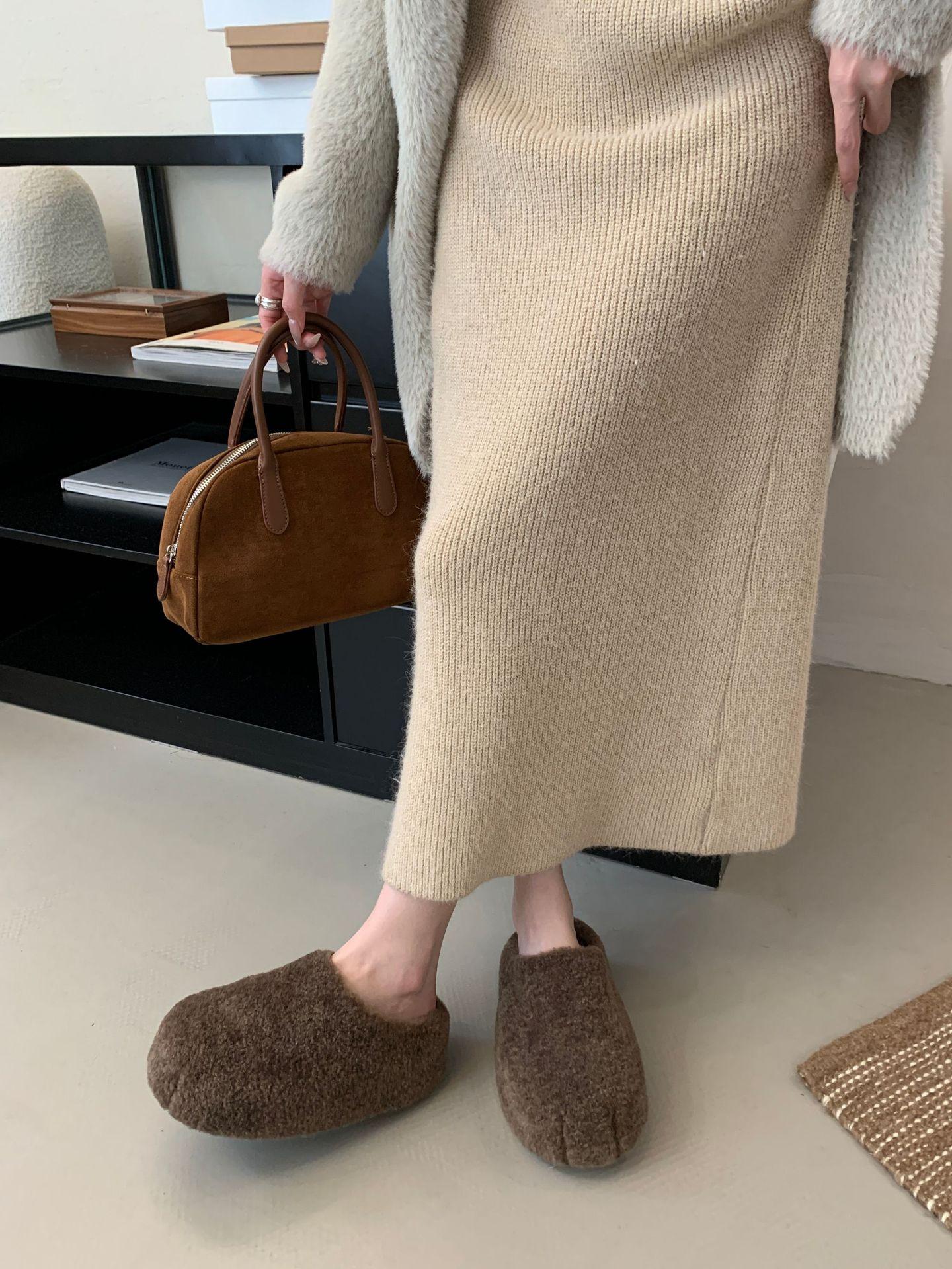 

Высокая мода 2025 ранняя осень новая одежда шерсть ягненок сумка голова обувь женская повседневная мода универсальные на одном педале ленивые наполовину шлепанцы 39