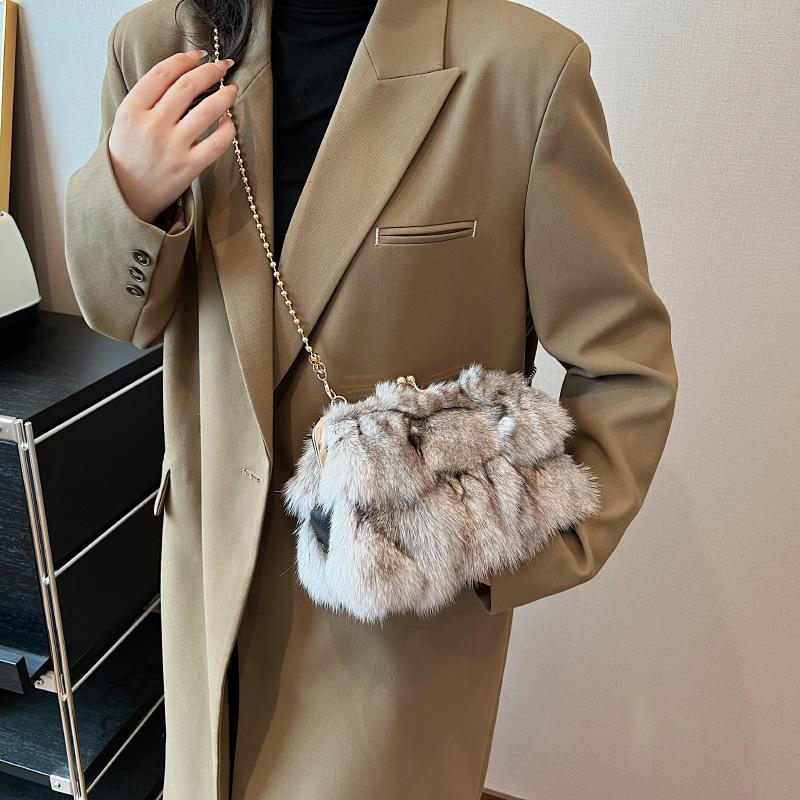 2025 new imitation fox hair women's shoulder bag trendy chain messenger bag fashionable versatile clip buckle bag