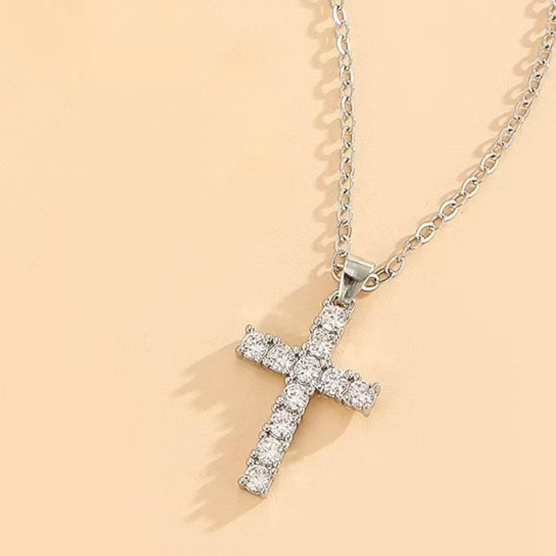 Elegante Kreuz Zirkonia Schlüsselbein-Halskette für Damen: Modisches Nischen-Design mit High-End-Gefühl