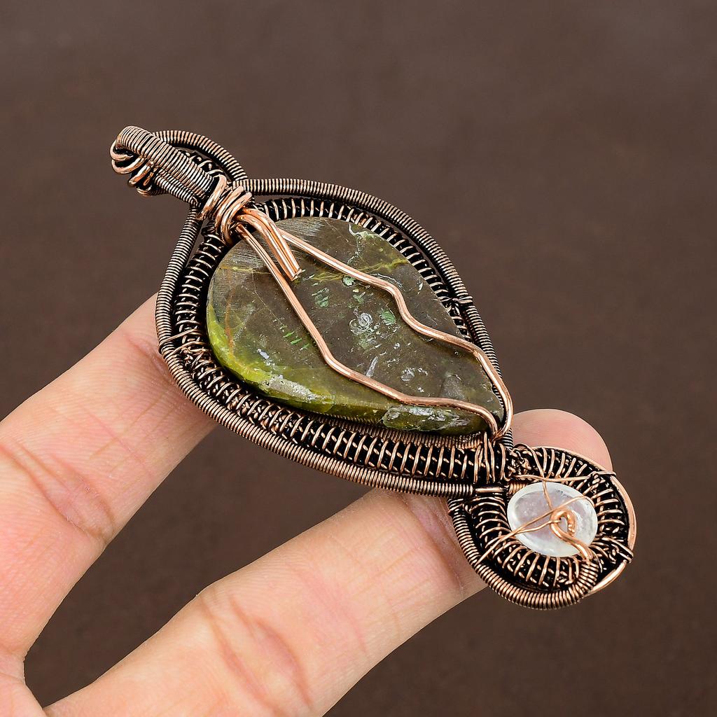 Natürlicher grüner Opal, Rosenquarz, handgefertigter Anhänger aus Kupferdraht, 8,9 cm, m6S29