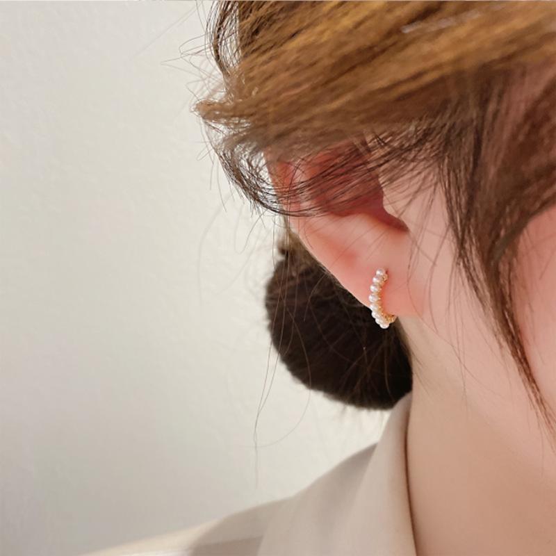 

Korean Minimalist Pearl Hoop Earrings: 2022 Elegant Niche Design, High-End Women s Studs