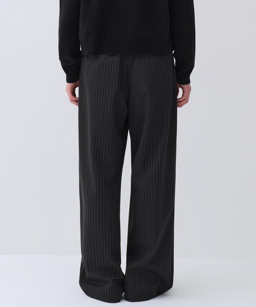 MUSINSA STANDARD Striped Extra Wide Two-Puck Hidden Elastic Waist Slacks [Charcoal Gray]