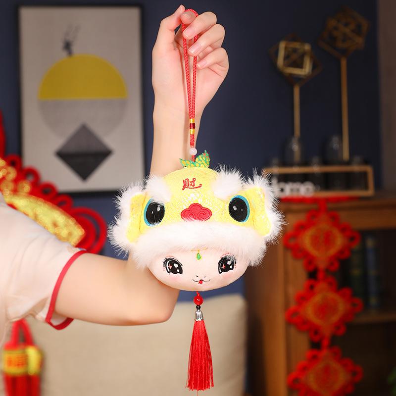 

Подвеска для автомобиля Украшение салона автомобиля Плюшевые игрушки Год Змеи Талисман Кукла Подвеска Товары Кукла 10cm(0.05kg)