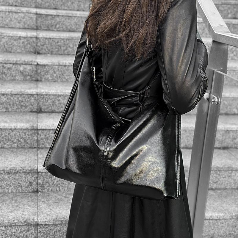 Stor Kapasitet High End og Enkel Tote Bag for Kvinners Moteable Ensfarget Skulderveske Moteable Pendler Crossbody-veske