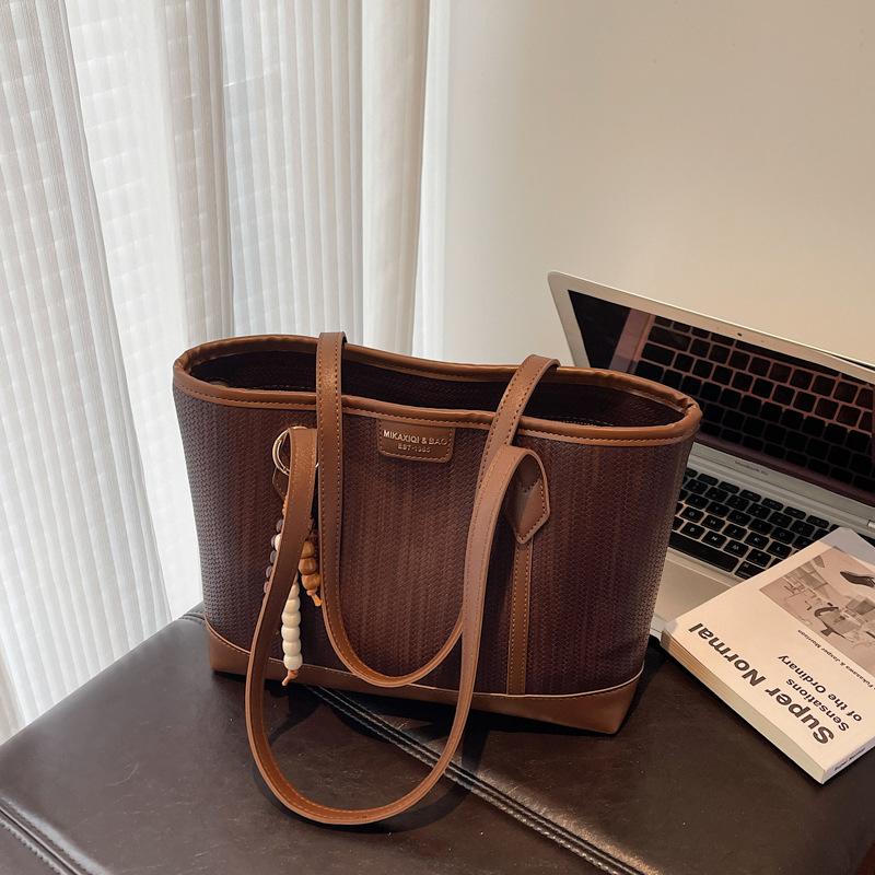 Popular bags women's large-capacity new autumn and winter versatile casual shoulder bag commuter tote bag