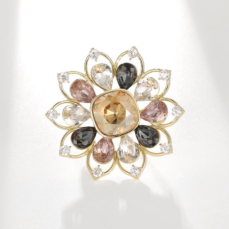 Elegant Bo Xin Yun Crystal Sunflower Brooch: High-End Zircon Flower Pin Corsage Gift
