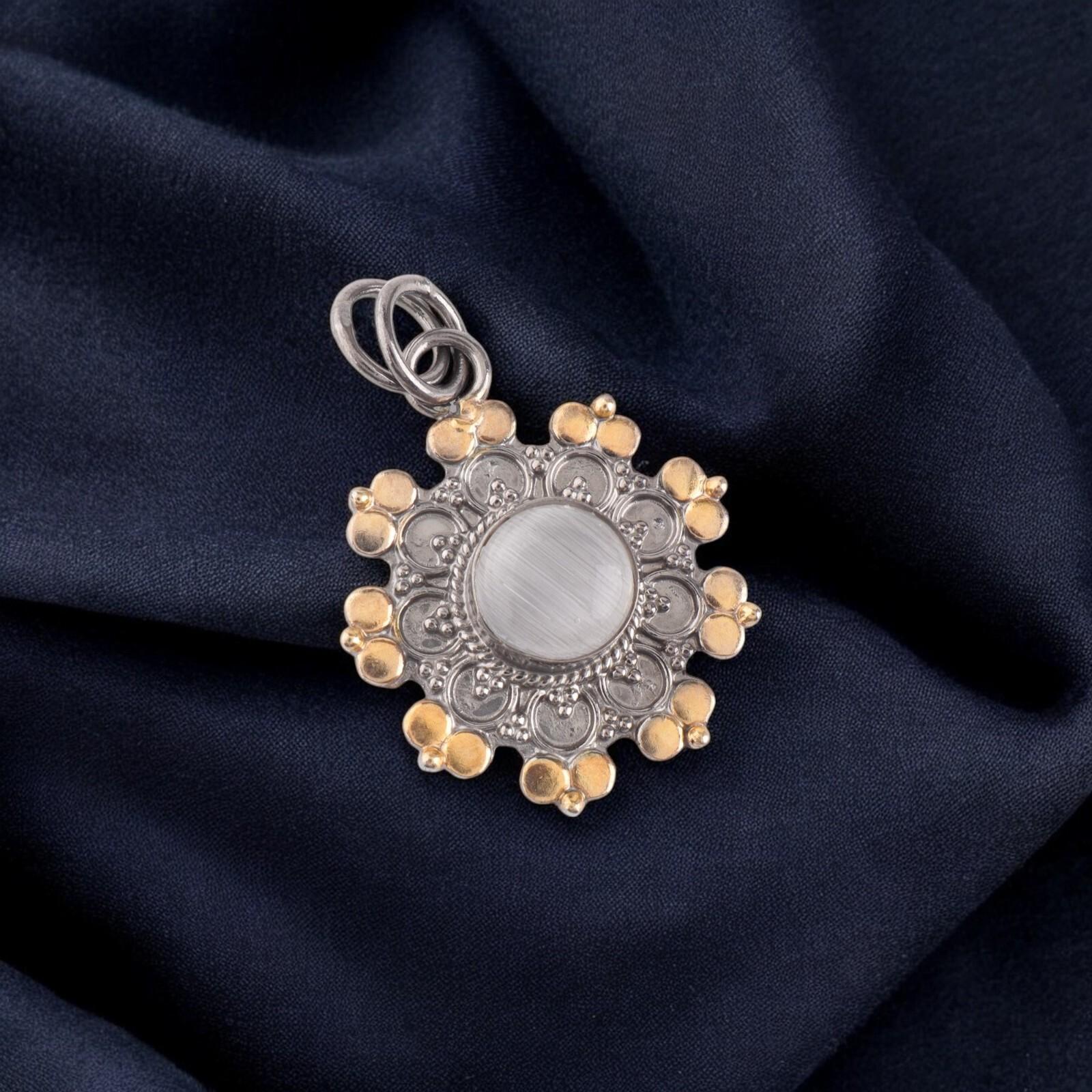 

Selenite Gemstone 925 Sterling Silver Jewelry Handmade Designer Pendant1 .26 PP-32-47