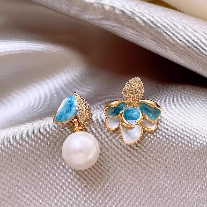 Elegant Zircon Flower and Pearl Stud Earrings - High-End Niche Design
