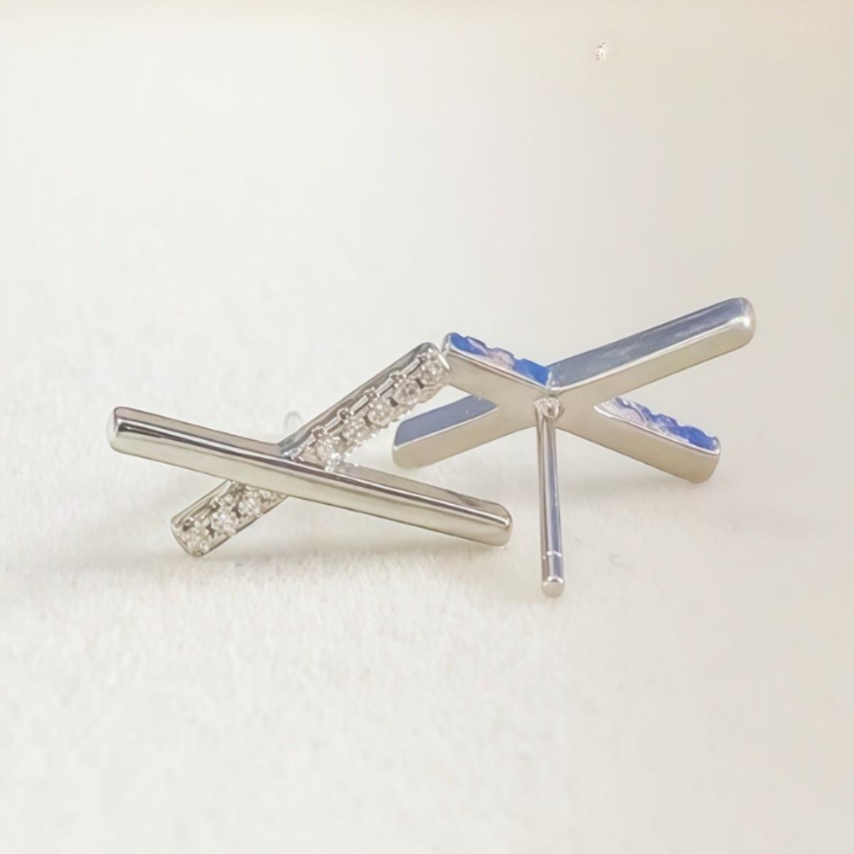 

Korean Style Versatile Cross Stud Earrings - Fashionable Celebrity-Inspired Jewelry for Women платиновый