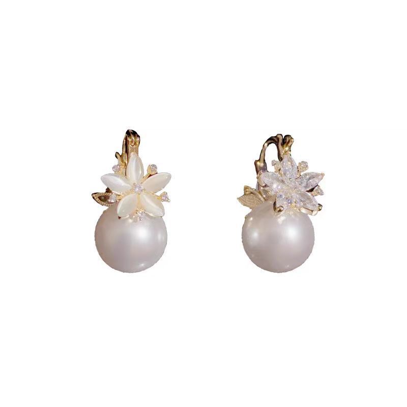 Advanced Celestial Flower Pearl Earpins Exude Elegant and Luxurious Fashion, and Are Highly Versatile.