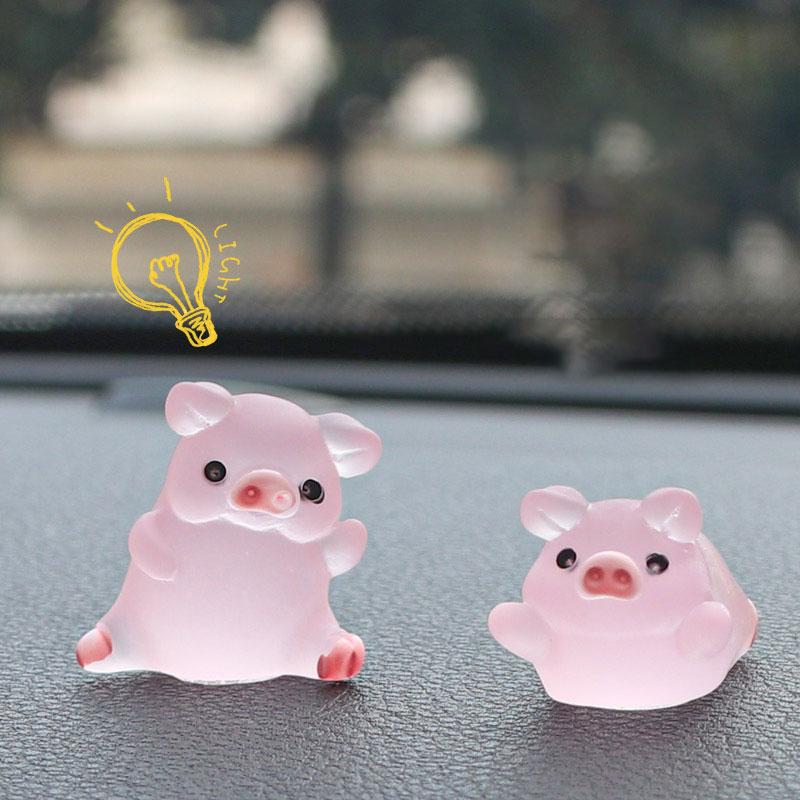 6 stücke Nette Leuchtende Harz Rosa Schwein Puppe Ornament Auto Center Konsole Innen DIY Rückspiegel Dekor Hause Mini Schreibtisch