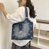 Borsa a Tote in Denim Retrò Estiva con Ricamo di Margherita e Croce Bordo Frangiato Borsa a Spalla in Denim Lavato Borsa a Mano Casual Spaziosa