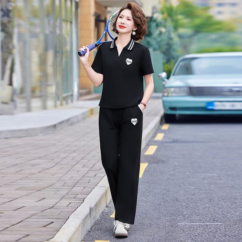 

2026 New Style Middle-Aged Women s Summer Sportswear: Short Sleeve T-Shirt & Casual Two-Piece Set 4XL