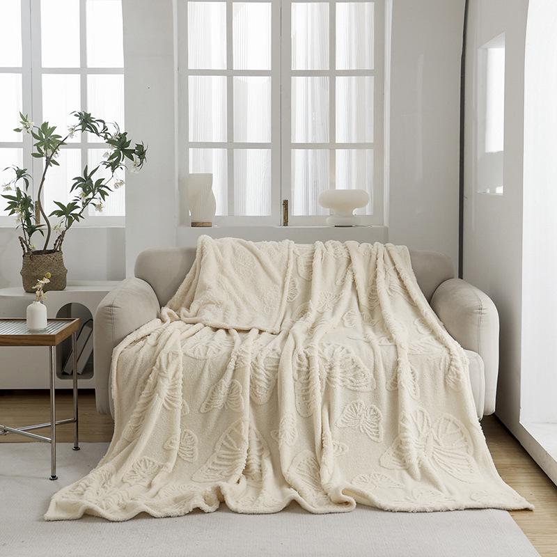 Zimowy aksamitny taftowy koc z motywem motyla i kwiatów: Dwustronny, pogrubiony żakard 3D, wielofunkcyjny na drzemki, do klimatyzacji i jako prześcieradło.