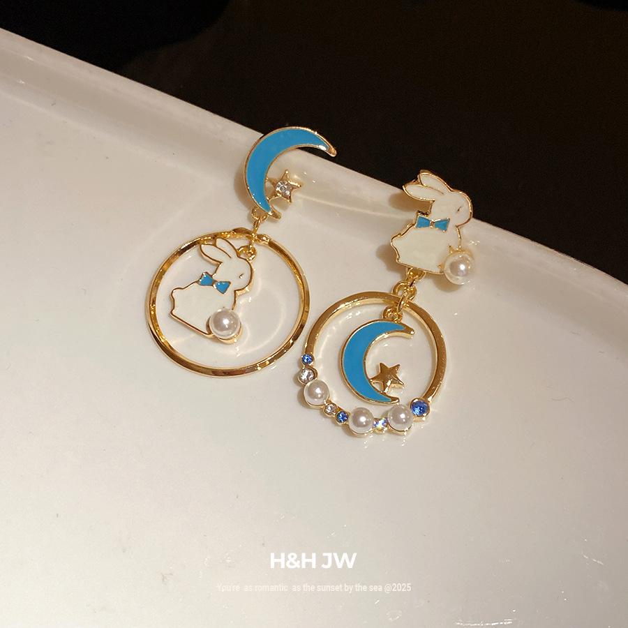 Silver needle dripping oil pearl moon rabbit pendant earrings retro court temperament earrings light luxury high-end earrings