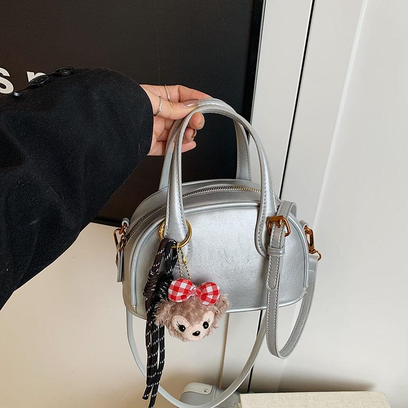 Mode handburen kuddeväska dam 2025 ny avslappnad mjuk läder axel skalväska trendig budväska