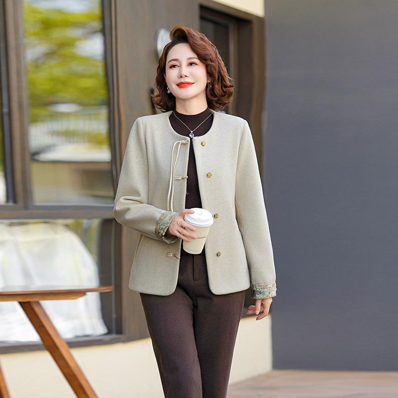 

Женская повседневная весенне-осенняя куртка для молодых, среднего возраста и пожилых женщин 2XL 110-120 kg бежевый