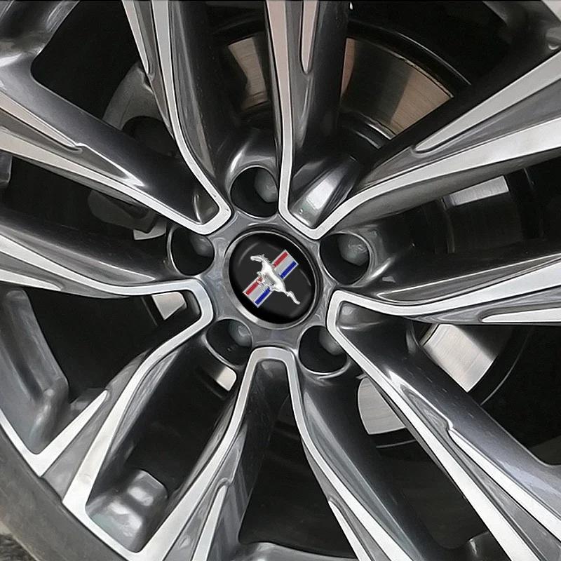Nová 2026 Samolepka na auto Pro Ford 4ks Styling auta 56mm Krytka středového náboje kola pneumatiky auta Odznak samolepka Pro Ford Mustang FIESTA Focus Sh