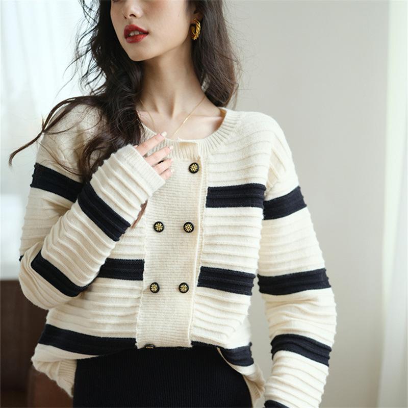 

Xiaoxiangfeng contrasting striped knitted cardigan foreign lazy double-breasted autumn and winter new loose sweater jacket 412-253 (average size) білий