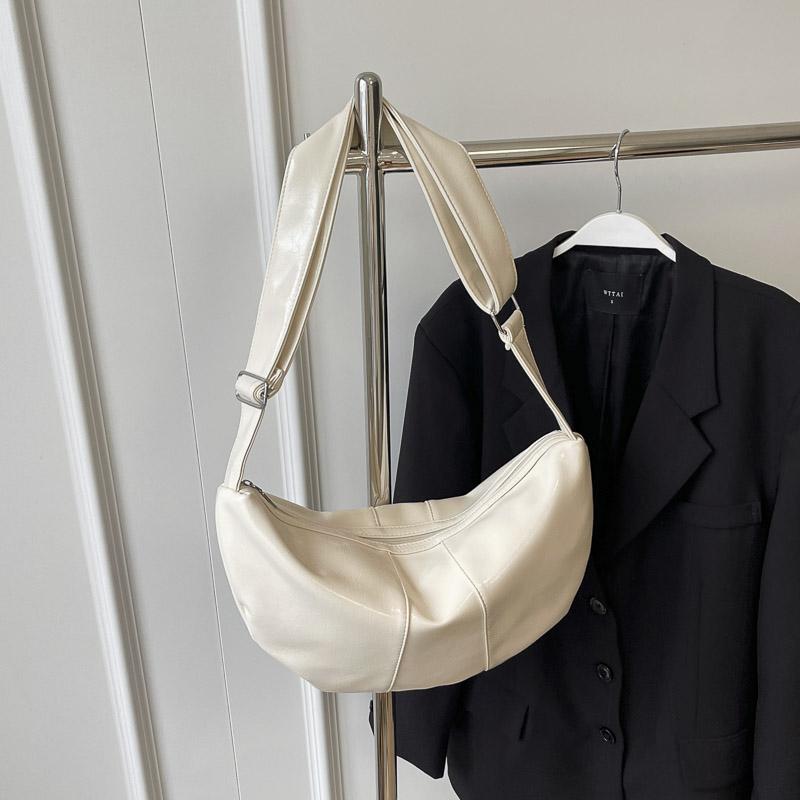 Women Dumpling Crossbody Bag PU Leather Half Moon Everyday Purse Large Capacity Retro Satchel Bag Female Commute Bag