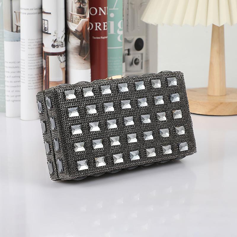 

Новая однотонная квадратная праздничная сумка для ужина со стразами, модная и стильная сумка на плечо для невесты на свадьбу 19*11*5.5 чёрный