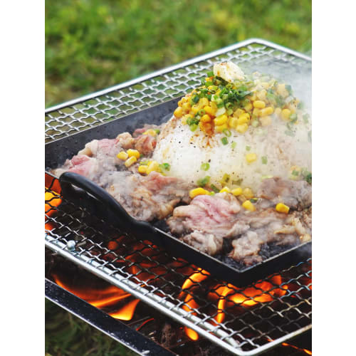 Wahei Freiz Compact Iron Plate 24 X 24cm Black Square Shape Easy To Use for Camping and Home Yakiniku Okonomiyaki Made In Japan Hebis AMB-2082