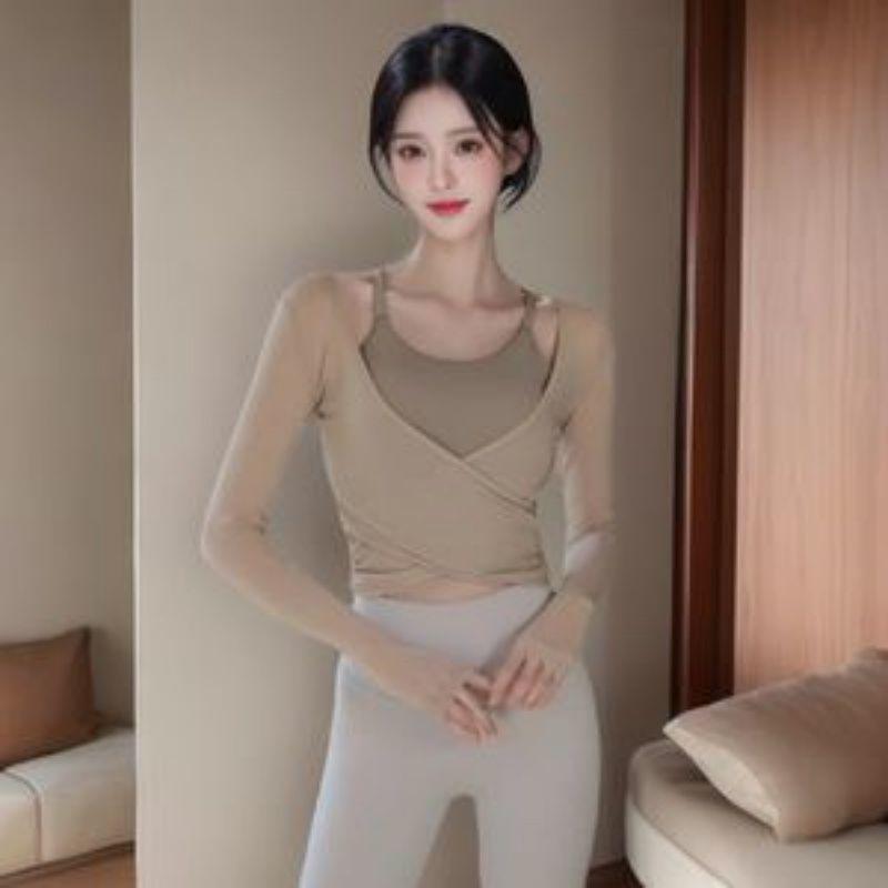 Women's Exquisite Long-Sleeve Yoga T-shirt with Built-in Bra