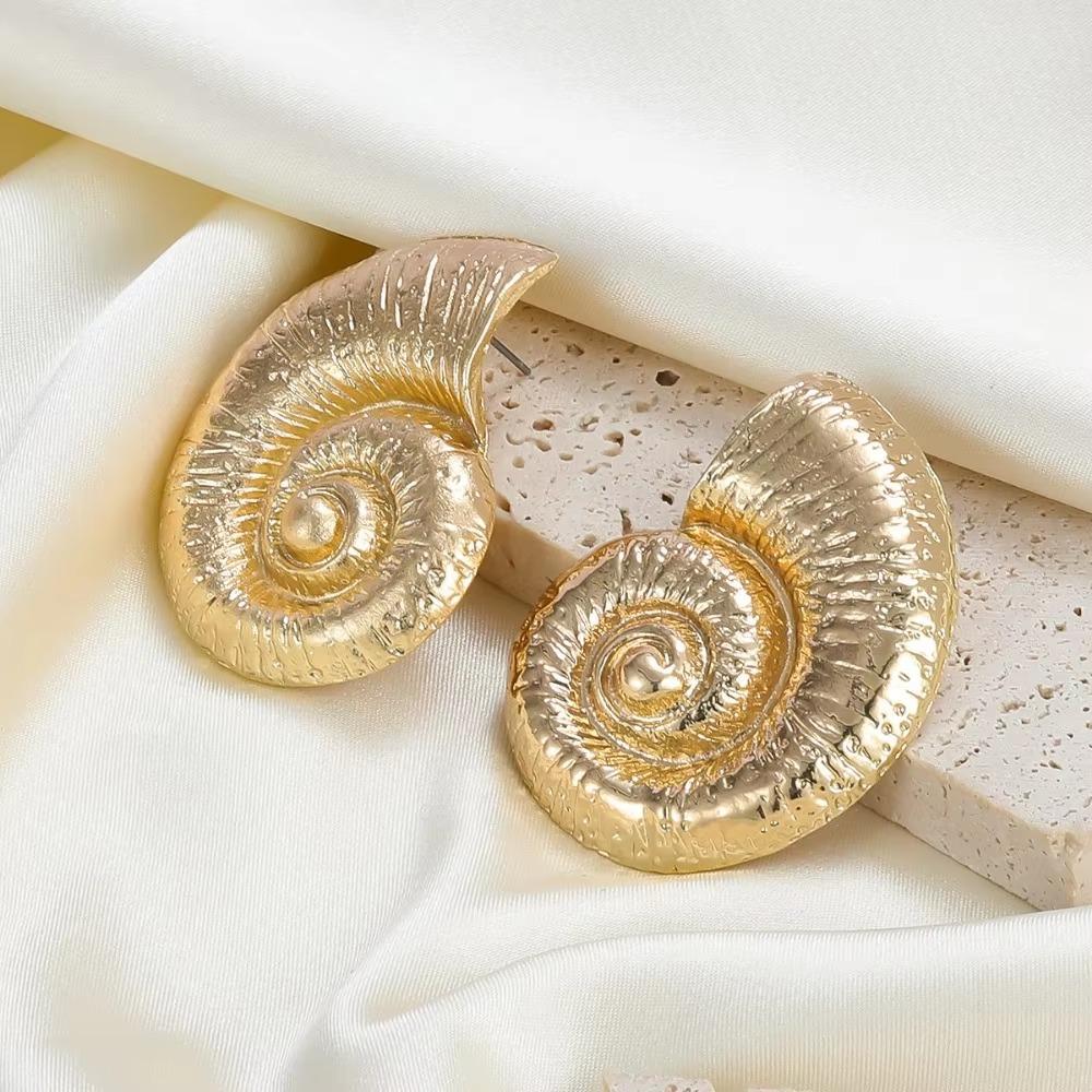 Exaggerated Personality Design Big Conch Stud Earrings for Women Bohemia Charm Summer Beach Choker Jewelry Holiday Accessories