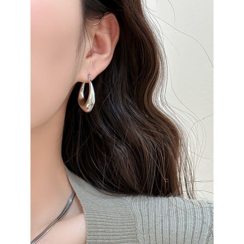 European and American Niche Design High-End Earrings, Minimalist Style Silver Water Drop Earrings, 2026 New Popular Exaggerated Ear Pendants