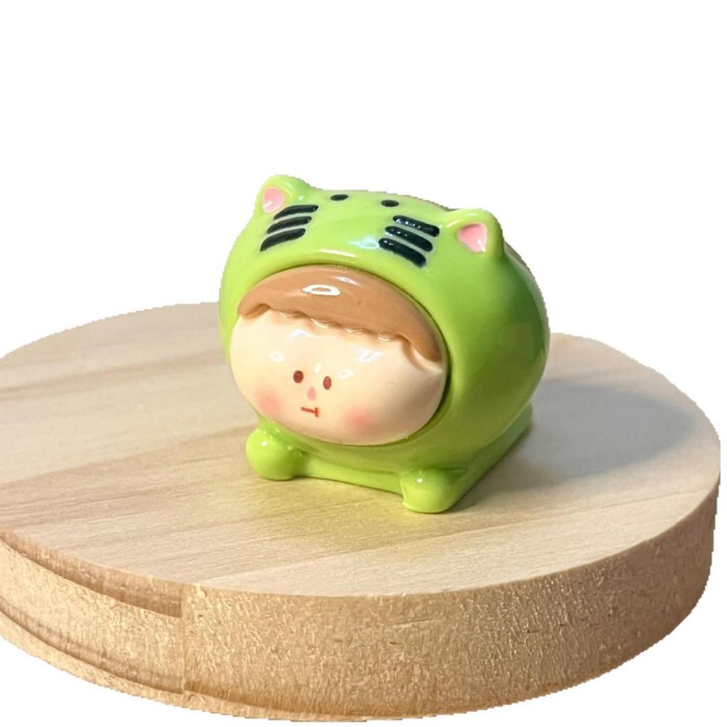 Lilith Jednokolorowy Lakier Torebka Niespodzianka: Urocza tygrysia ozdoba na biurko lalka zabawka