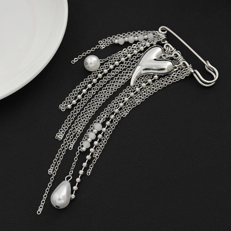 Fashion Heart Chain Tassel Brooch for Women Exaggerated Imitation Baroque Pearl Multi Layer Suit Pin Multi-Functional Jewelry