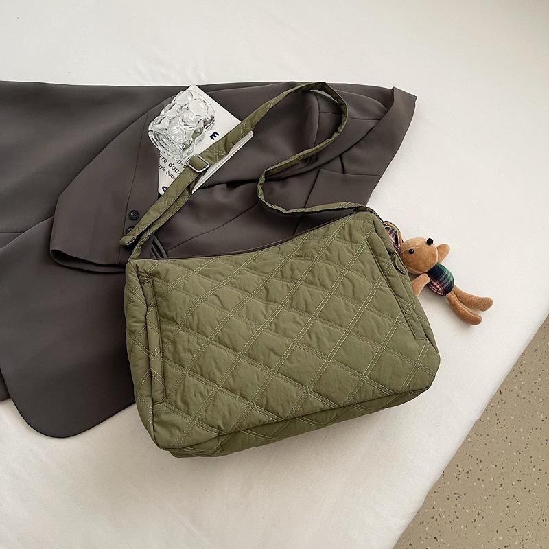 Winter new messenger bag student large capacity casual fashion simple shoulder bag outdoor commuter underarm tote bag