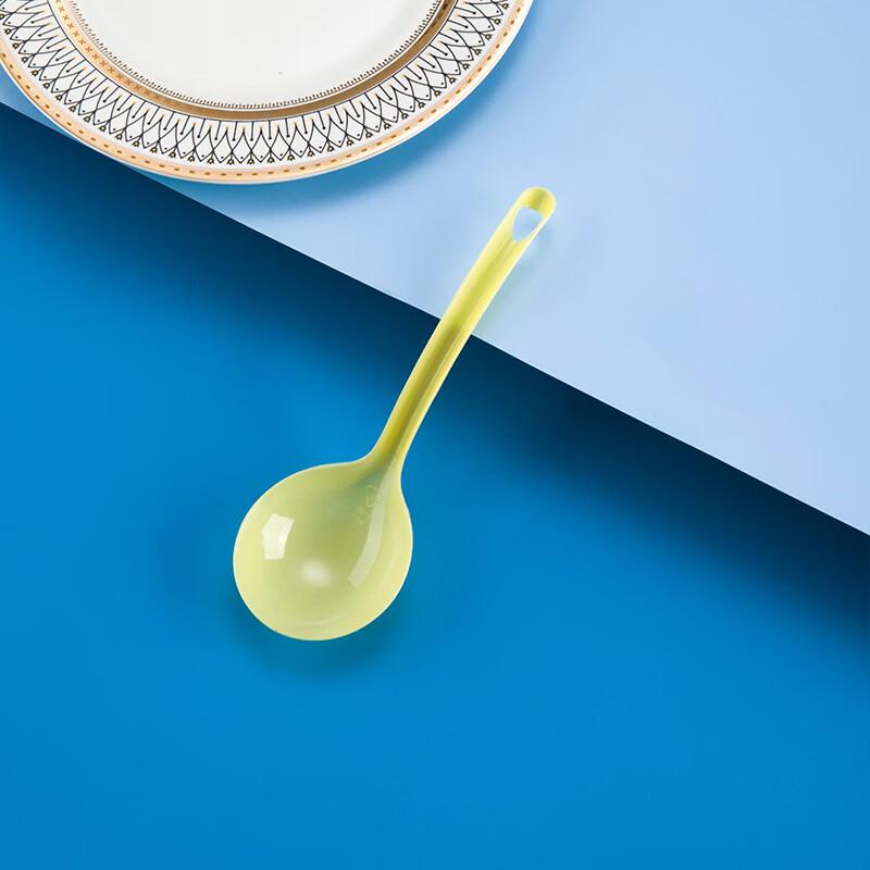 

Индивидуально упакованные одноразовые желтые пластиковые ложки для сервировки
