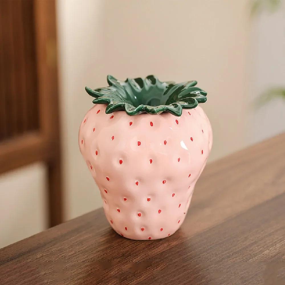 Ceramic strawberry ashtray with lid, windproof and fly ash proof, home, living room, office ashtray decoration, storage, and pro