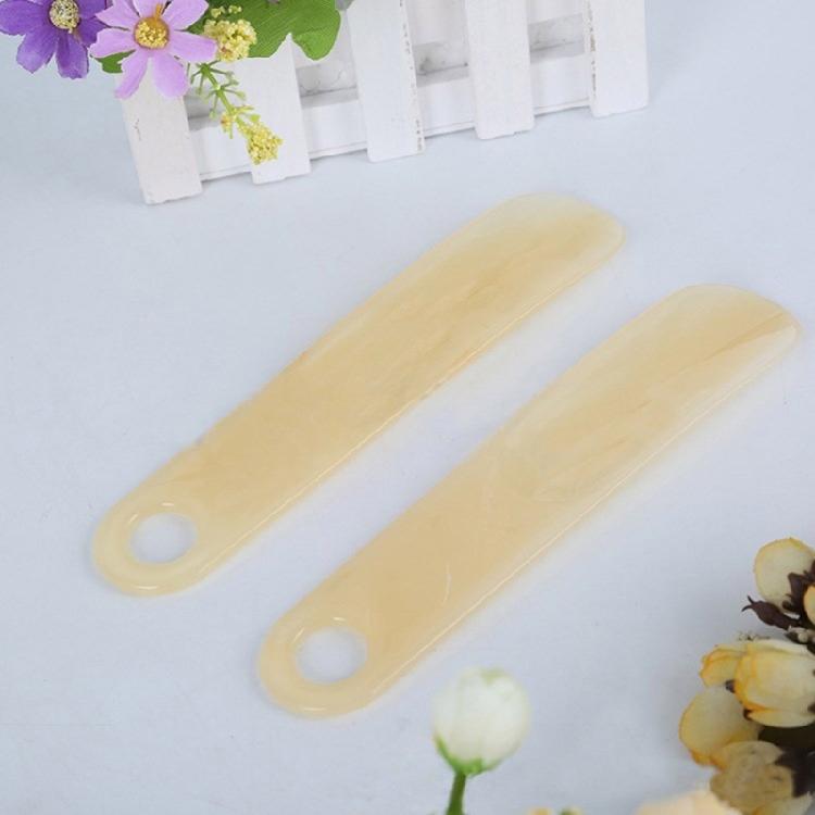 Ergonomic Handle Shoehorn 15cm Plastic Shoehorn Light Weight Portable Plastic Shoe Horn for Elderly Pregnant Women Kids