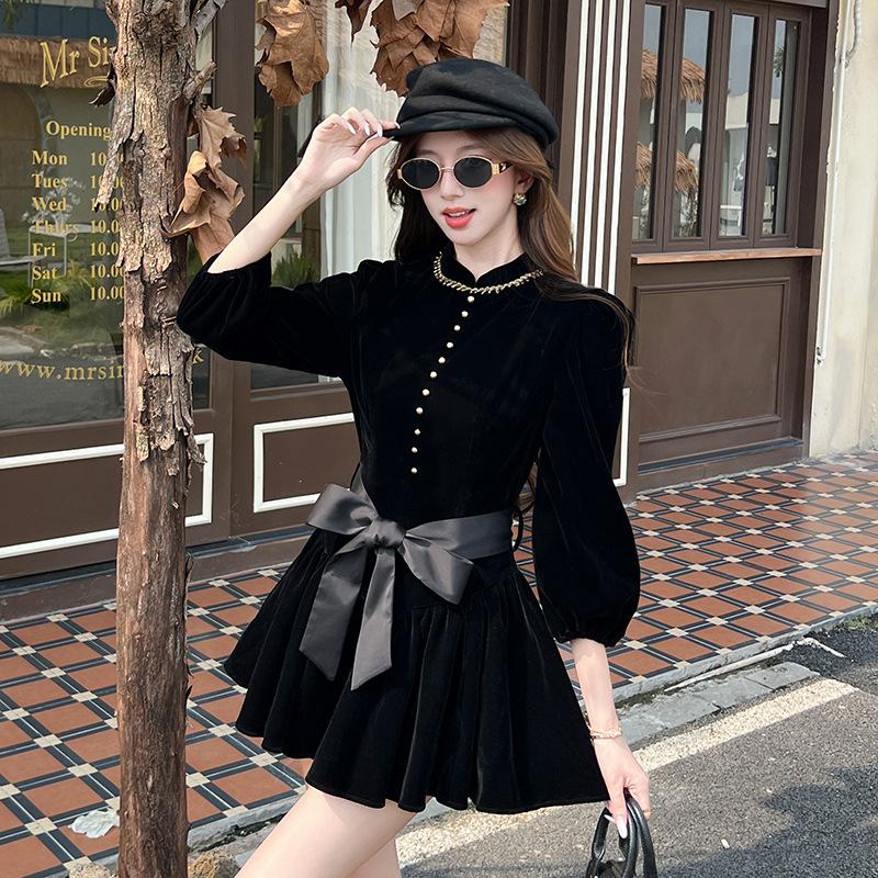 Autumn French celebrity fashion Hepburn waist small black dress women's niche rich daughter small fragrant wind velvet dress