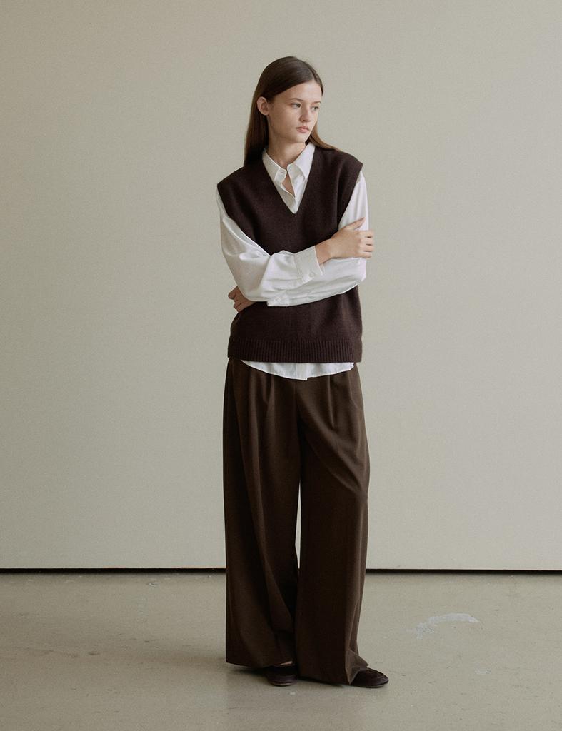 The Ello Tailored Two Tuck Wide Pants (Brown)
