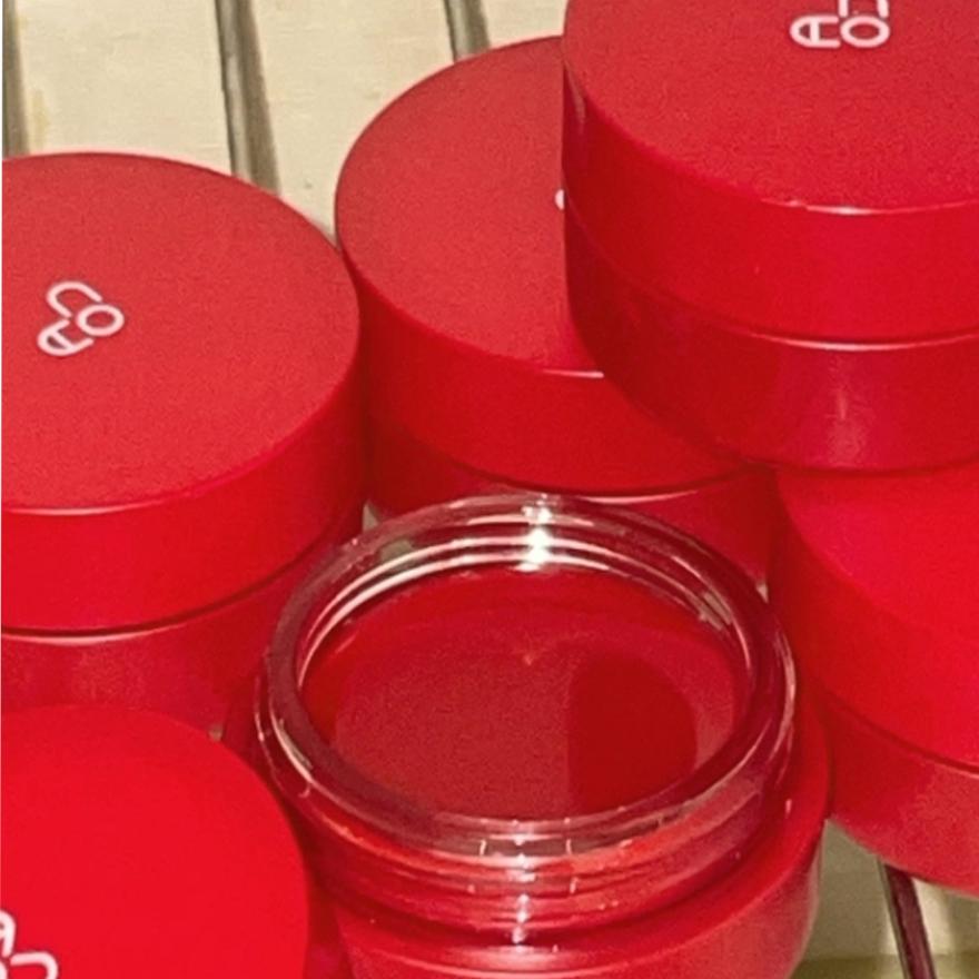 AOU Glowy Tint Balm 3,5 g 13 barev, Balzám na rty, který zvýrazní vaši přirozenou pleť, Čistý lesk, díky kterému budou vaše rty vypadat objemněji