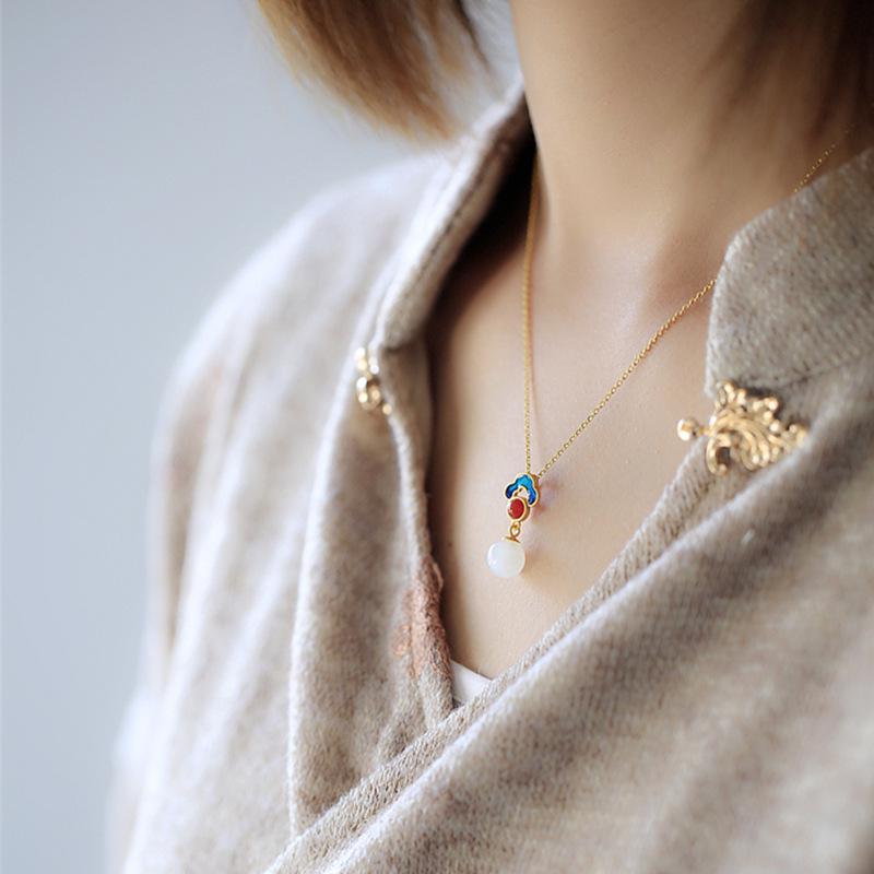 Elegant White Chalcedony Pendant Necklace with Auspicious Cloud Motif - Luxurious Lucky Bead Clavicle Chain for Women