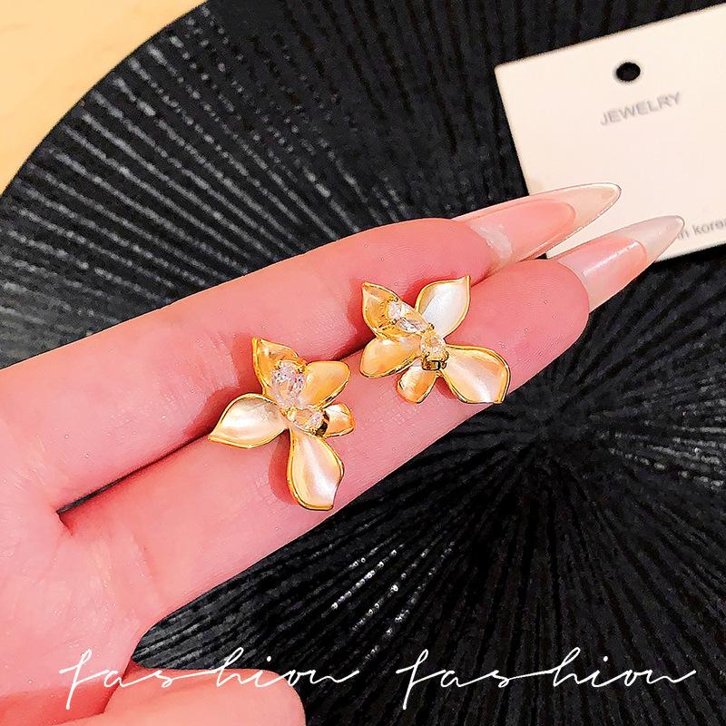 

Silver needle iris zircon drop glaze earrings for women are super good-looking, unique and beautiful earrings, light luxury and high-end earrings.