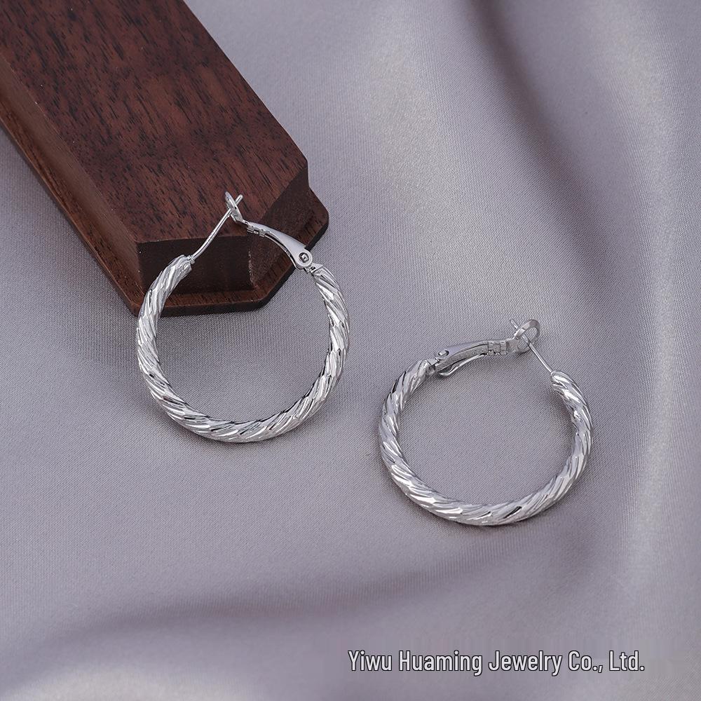European American Style Luxury Stud Earrings: Elegant Cross-border Niche Hoops, Versatile Celebrity-inspired Accessories