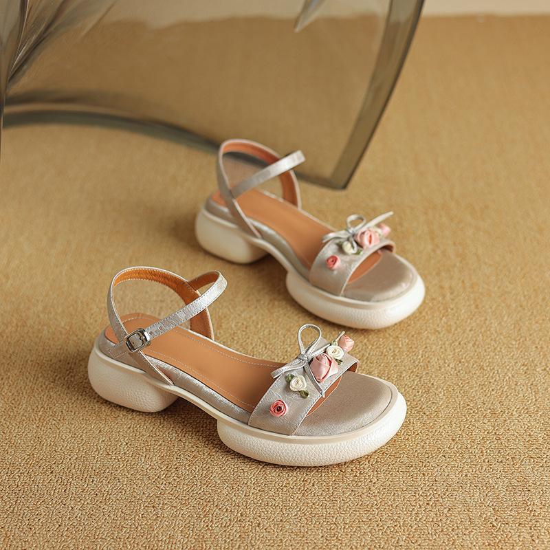 

Stepping on shit feeling flower cowhide sandals women s summer 2025 new thick-soled small man with high open toes and medium heels 40 шампанского