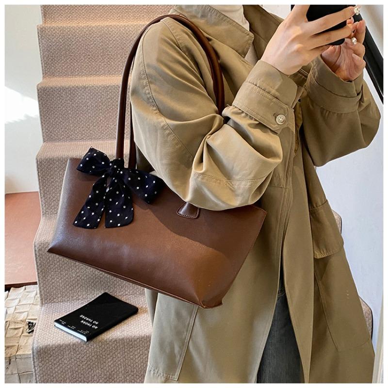 Fashion New Simple Personalized Texture Portable Underarm Bag Women's Solid Color Versatile Commuter Shoulder Bag