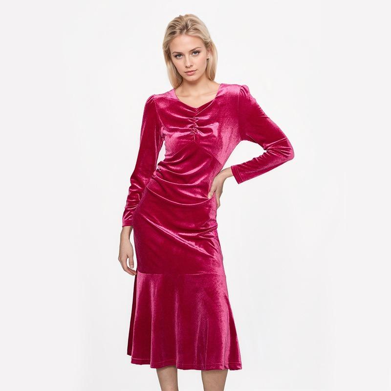 

Платье средней длины из бархата, сплошного цвета, с длинными рукавами, плиссированное, утягивающее XL розы красного