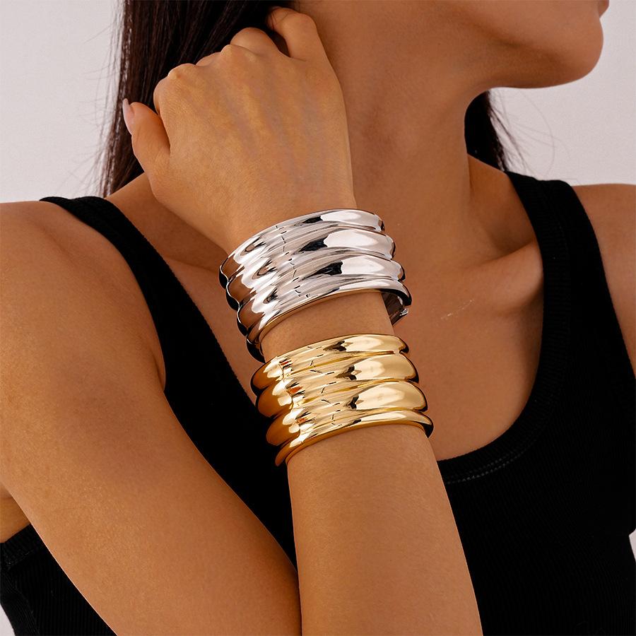Kaimei 2025 Fashion Jewelry Design Metal Surface Multi-layer Circle Opening Bracelet Chunky Polish Gold Bangle Bracelet Women